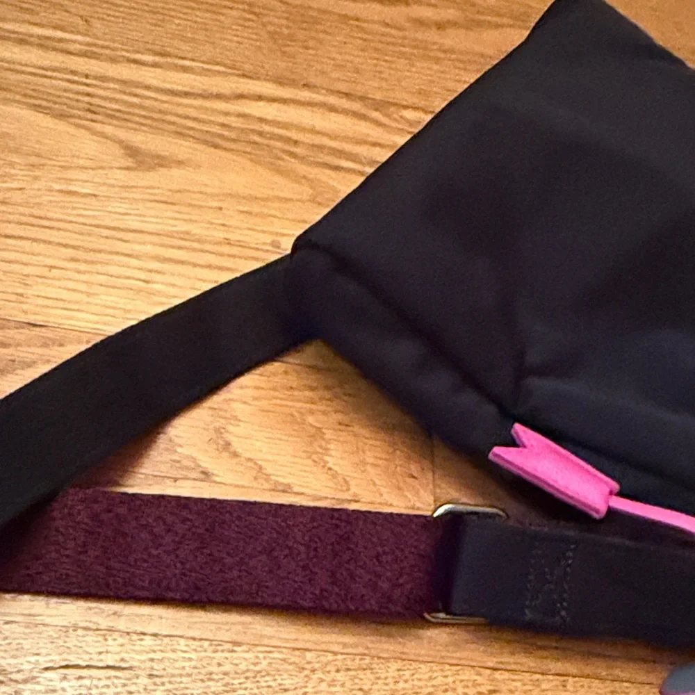 Vera Bradley Black and Burgundy Crossbody Bag Very Clean, Excellent Condition! - Picture 9 of 10